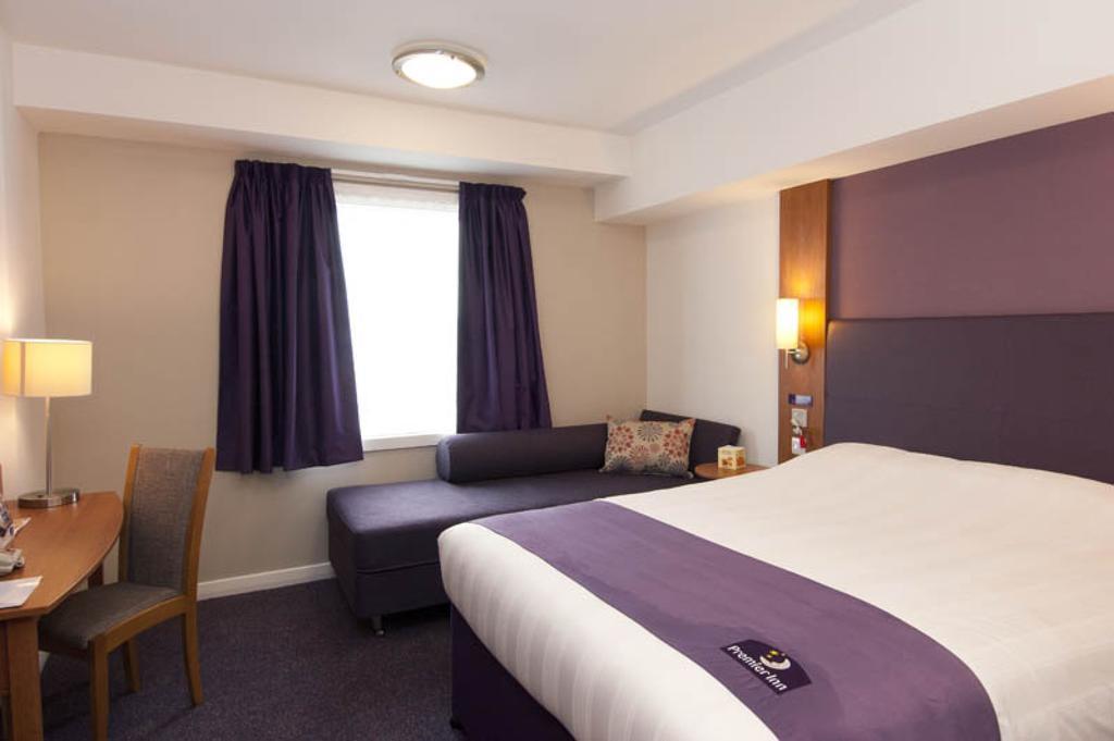 Premier Inn London Ealing Brentford Zimmer foto