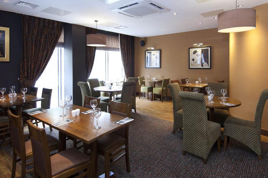 Premier Inn London Ealing Brentford Exterior foto