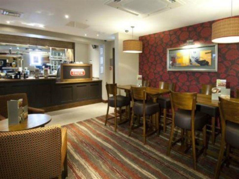 Premier Inn London Ealing Brentford Exterior foto