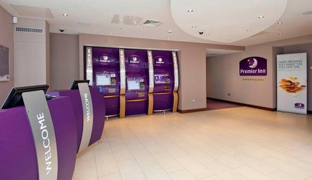 Premier Inn London Ealing Brentford Exterior foto